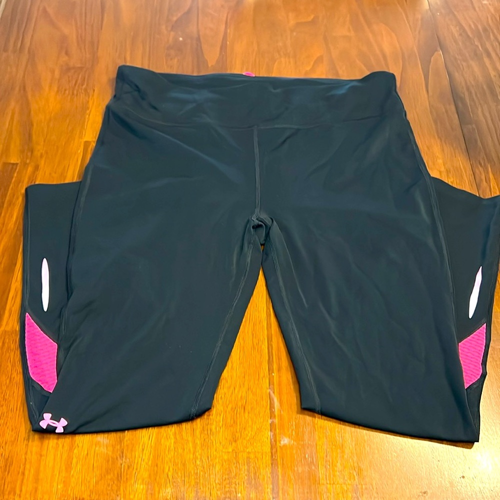 🎀 Black Under Armour leggings with pink Breast Cancer Awareness accents 🎀
